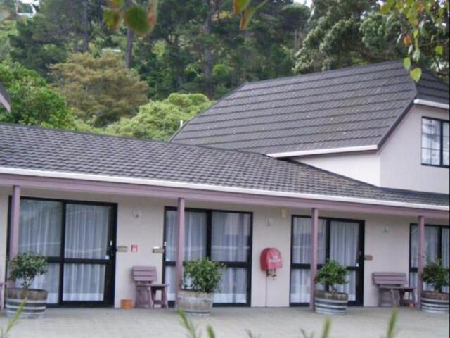 Pharazyn Street, Wellington, Camellia Court Motel