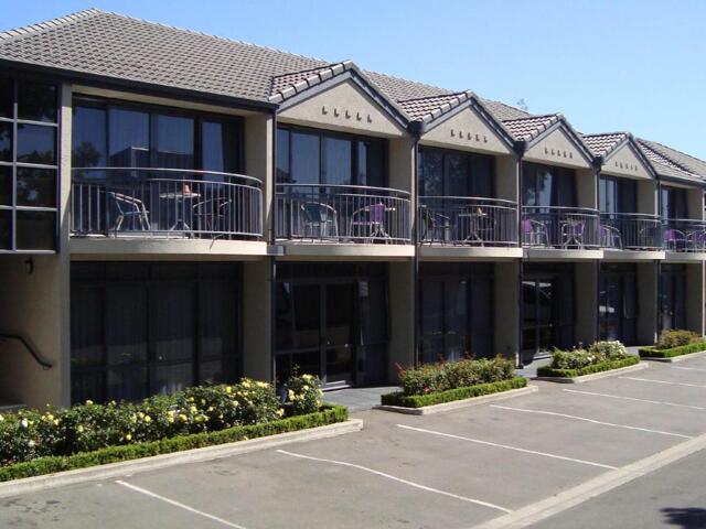 Cranford Street, Christchurch, Azena Motel, Motel