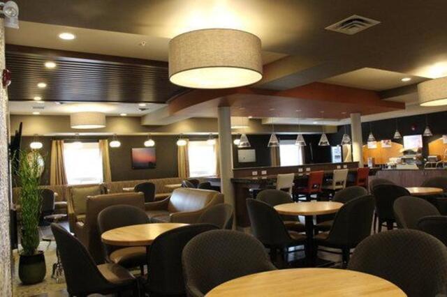 - Avenue, Cold Lake (ab), Holiday Inn Express