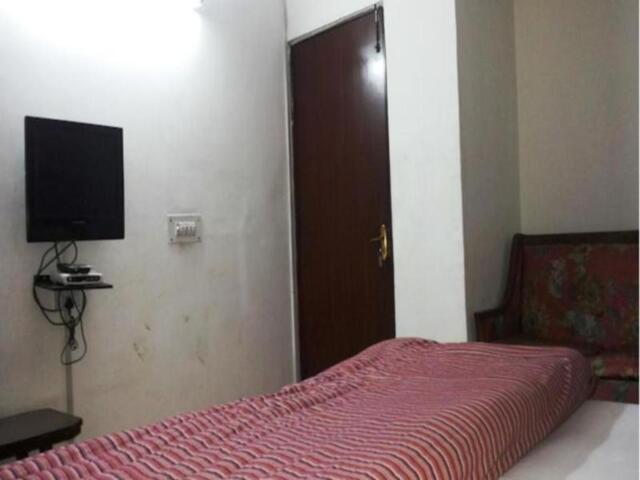 K-/, C.r.park, Opp Kalkaji Sbi Bank, New Delhi, Manraj Bed And