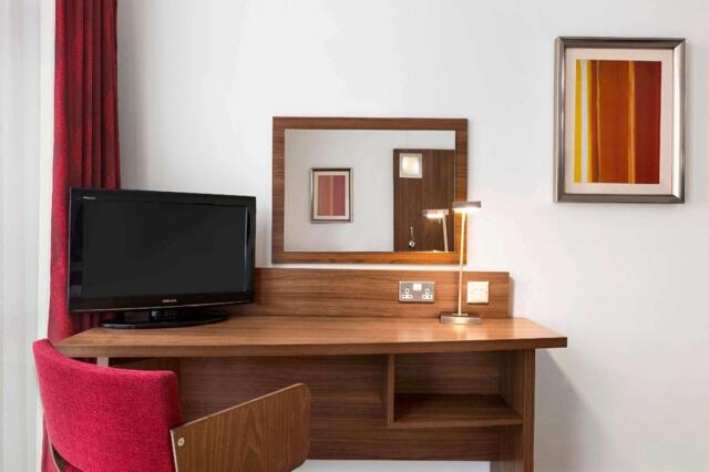 - Charles Street, Leicester, Ramada Encore By