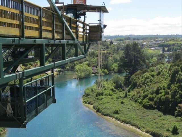 - Kaimanawa Street, Taupo, Quest Taupo, Hotel