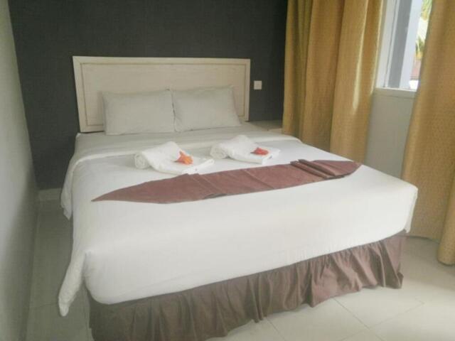 Km,jl Padang-painan, Bungus, Teluk Kabung, Padang, Cavery Beach Hotel