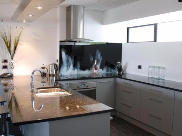 Wakefield Avenue, Christchurch, Sumner Re Treat