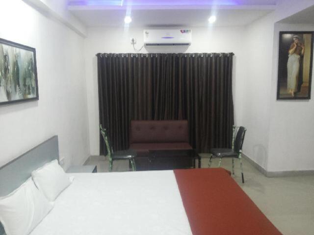 Par Naka, Near State Bank Of India, Mumbai, Hotel Galaxys Vaibhav