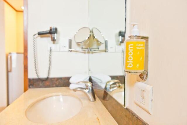 Feet Rd, Indiranagar, Bangalore, Bloom Hotel Feet Rd, Indiranagar, Bangalore, Bloom Hotel
