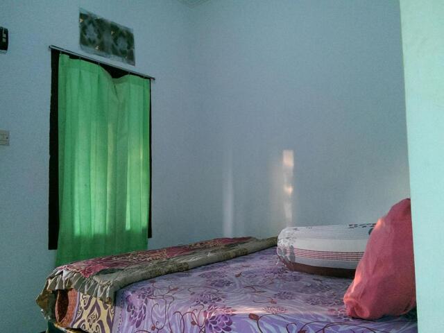 Jl. Raya Bypass Kuta Awang, Lombok, Diyah Homestay, Guesthouse/bed