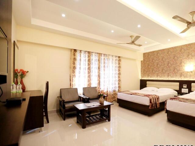 Wb Old Madurai Rd, Op Holy Cross College Bus Stop, Tiruchirappalli, Hotel Deepam, Hotel
