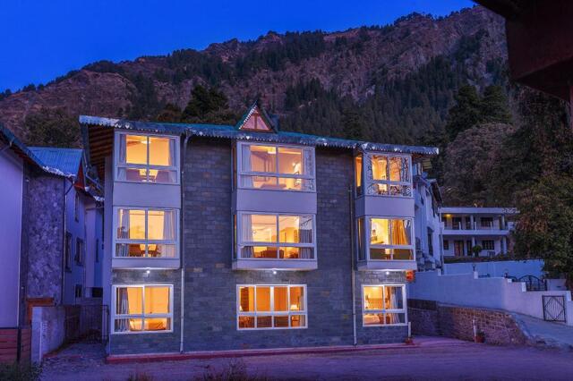Opposite Balika Vidhya Mandir, Near Balrampur House, Mallital,khals Court Campus, Nainital, India, N