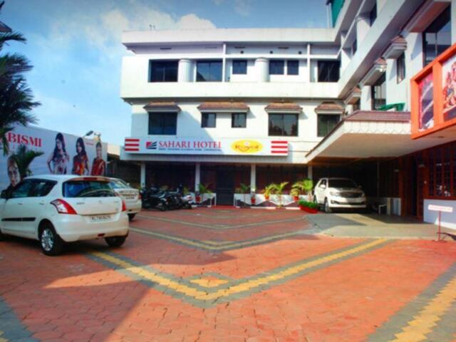 Pattimattom - Muvattupuzha Road, Vazhappilly, Muvattupuzha, Kochi, Sahari Hotel, Hotel