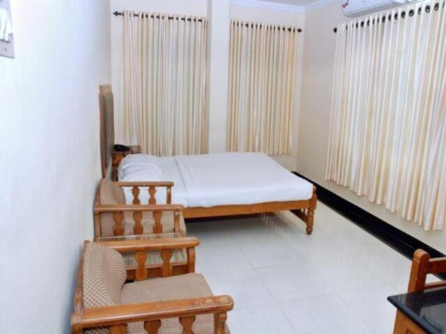 Pattimattom - Muvattupuzha Road, Vazhappilly, Muvattupuzha, Kochi, Sahari Hotel, Hotel