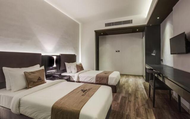 // St & Nd Floor Opp. Iim Adjacent To Ab Restaurant Bannerghatta Road, Bangalore, Hotel Euphoria, Ho