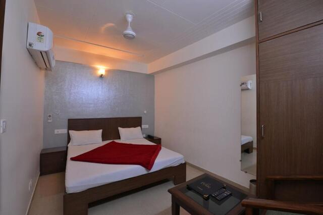 Main Market Nayagaon Adjoining Pec, Chandigarh, Hotel Pride, Hotel