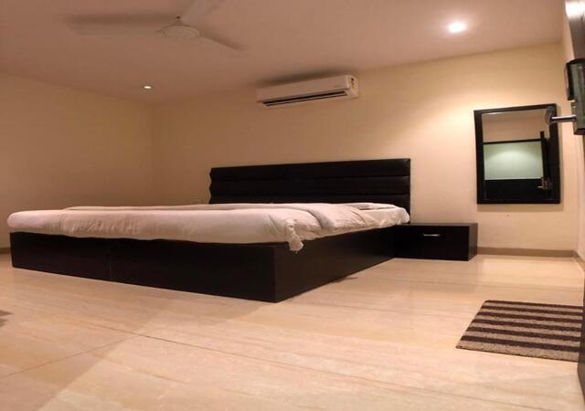 A-,&  Shakarpur, Vikas Marg, Delhi, New Delhi, Solitaire Hotel, Hotel