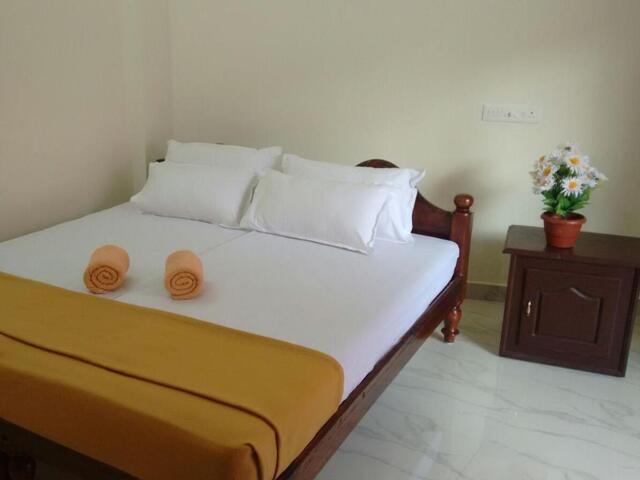 M From Kumily Bus Station, Near Santhigiri Ayurvedic Hospital, Munnar Road, Kumily, Thekkady, Grand 