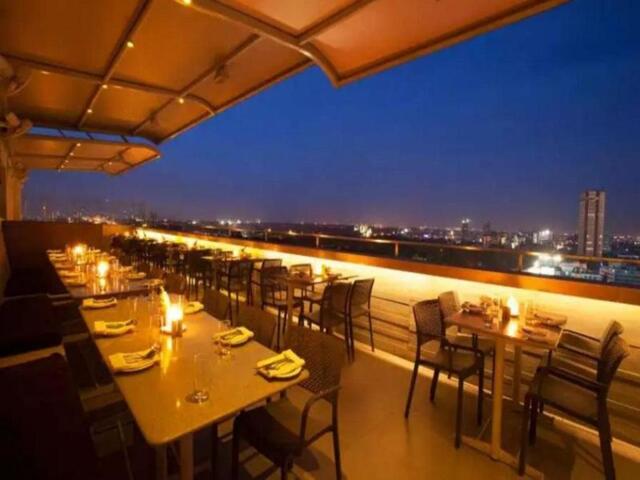 Mahatma Gandhi Road, Bangalore, Hotel Ivory Tower