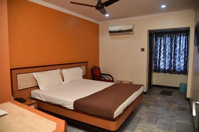 Ayekulam Road, Kumbakonam, Hotel Chela Kumbakonam
