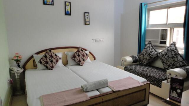 /,mall Road, Pratap-pura Crossing Namnair, Agra, Hotel Swarajya Palace