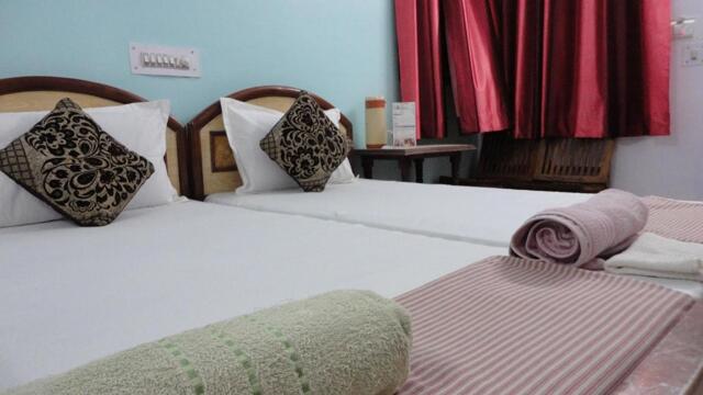 /,mall Road, Pratap-pura Crossing Namnair, Agra, Hotel Swarajya Palace