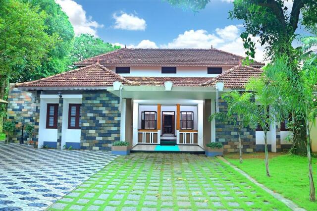 Rubber Factory Junction, Palace Road,near Alleppey Beach, Alleppey, Pearl Beach Bungalow