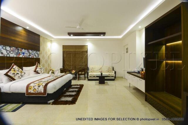 Nh- Etmadpur Agra (. Kms From Noida Expressway Cut) Agra,   Minutes From Taj Mahal,agra, Hotel Palm 