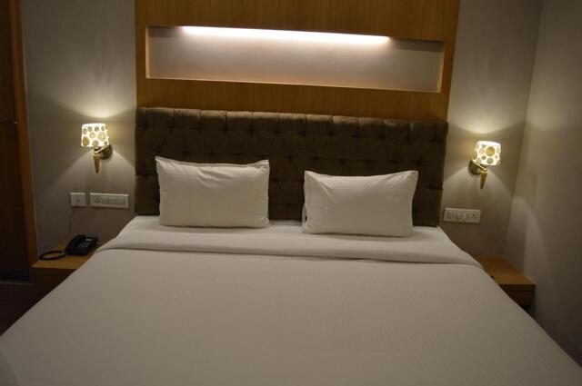 Hosur Road, Bangalore, Savoury Business Hotel
