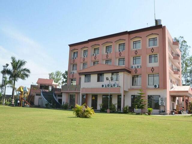 Village Patlian Near Bata Bridge Nh,poanta Sahib, Nahan, Hotel Grand Riviera