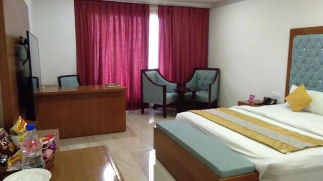 Padmana Naidu Marg, Ghaziabad, Royal Park, Hotel
