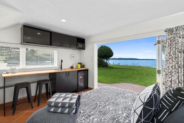 Bedwardine, Rotorua, Parawai Bay Lakeside