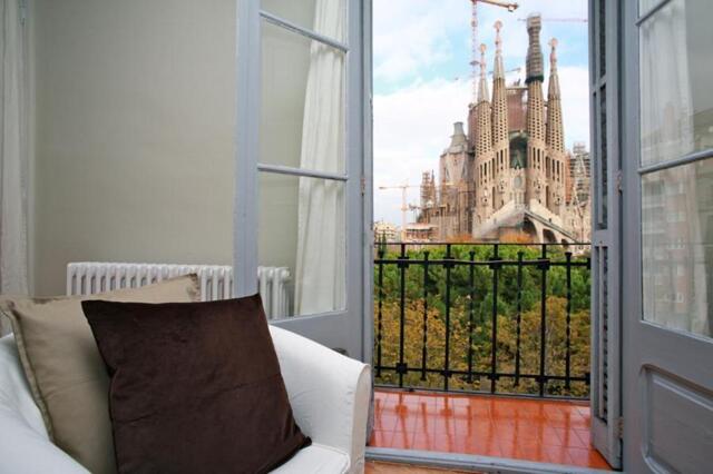 Pla&#a De La Sagrada Fam&#lia,barcelona, Plaza Sagrada Familia