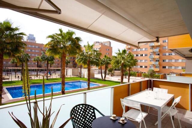 Carrer De Ramon Turr&#,barcelona, Vila Olimpica Pool