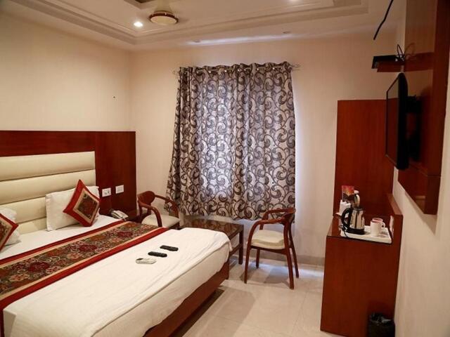 Krishna Gali, Main Bazaar, Opp. New Delhi Railway Station Entry Gate, New Delhi, Hotel Sapphire @