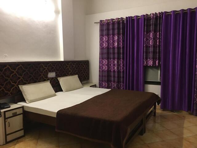 Plot No.,near City Bank, Zone- M.p. Nagar, Ram Gopal Maheshwari Marg, Bhopal, Hotel Amulyashri, Hote