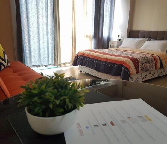 Newport Boulevard, Manila, Airport Condo At