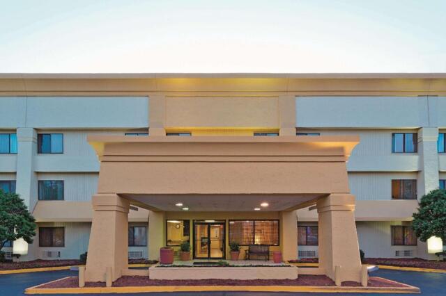 Roebuck Dr., Meridian (ms), Baymont By Wyndham