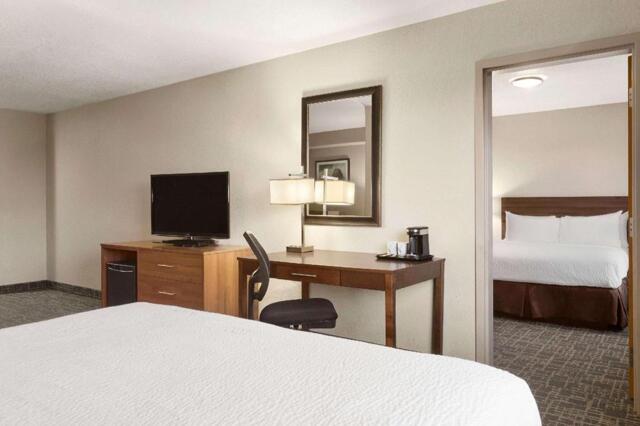 # -  Broadway Street East, Yorkton (sk), Days Inn &