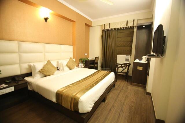 D  Near Kaushambi Metro Station, Gate No.,ghaziabad, Hotel Rousha Inn