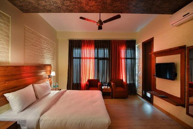 Hapur Road, Ghaziabad, The Town House