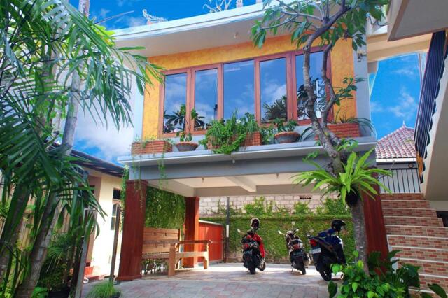 Jalan Plawa, Bali, Crtris Rooms Seminyak