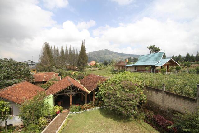 Jalan Sayuran H, Bandung, Rumah Kebun Wulan Jalan Sayuran H, Bandung, Rumah Kebun Wulan
