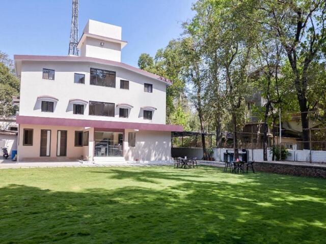 Near Lonavala Railway Station, Justice Telang Road, Off Mumbai Pune Road, Gawaliwada, Lonavala, Hote