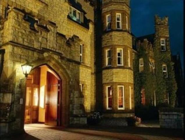 Óstán agus Spa Teach Breaffy, Óstán ar Cíos, Caisleán an Bharraigh Óstán agus Spa Teach Breaffy, Óstán ar Cíos, Caisleán an Bharraigh