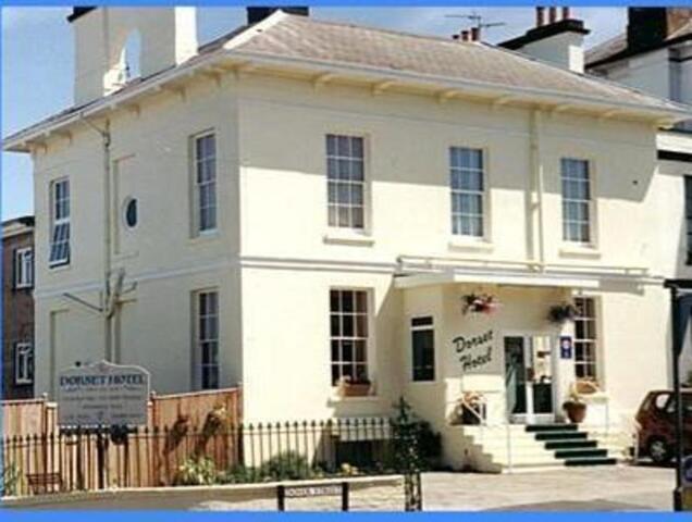 Dorset Hotel, Isle Of Wight, Guesthouse/bed And Breakfast For Rent, Isle Of Wight Dorset Hotel, Isle Of Wight, Guesthouse/bed And Breakfast For Rent, Isle Of Wight