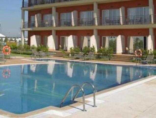 Hotel Isla De La Garena, Hotel For Rent, Alcala De Henares
