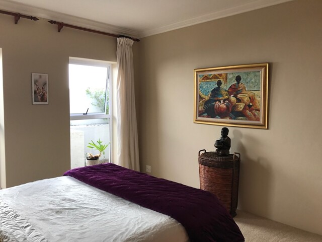 Room For Rent, Cape Town, Love Watching Movies In Cape Town