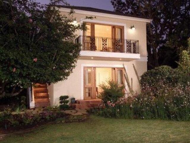 Indlu Yezivakashi ILemon Tree Lane, Indlu Yezivakashi/umbhede kanye Nebhulakufesi Iyaqashisa, ePort Elizabeth