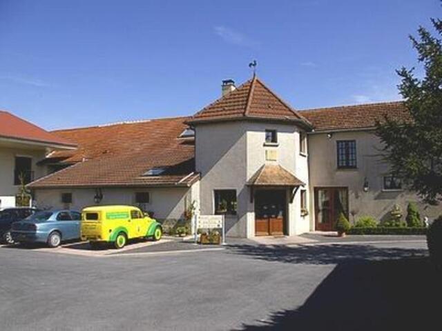 Logis Auberge Des Moissons, Hotel For Rent, Matougues