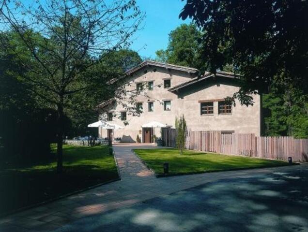 Hotel Can Blanc, Hotel For Rent, Olot