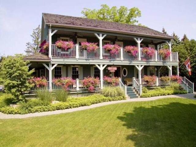 Weatherpine Inn, Inn For Rent, Niagara On The Lake (on)