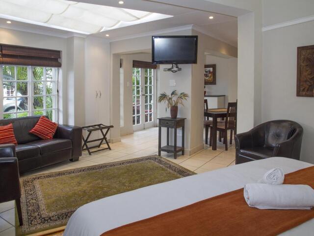 I-Conifer Beach House, Indlu Yezivakashi/umbhede kanye Nebhulakufesi Iyaqashisa, ePort Elizabeth